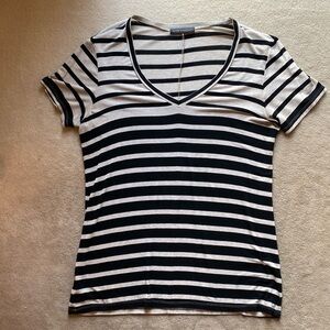 Whetherly v-neck Tee size large